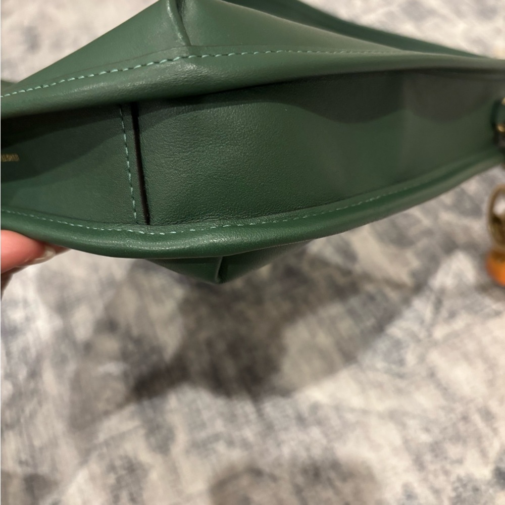 NWOT Coach Hunter Green Curve Zip Bag (with charm) - Picture 11 of 14